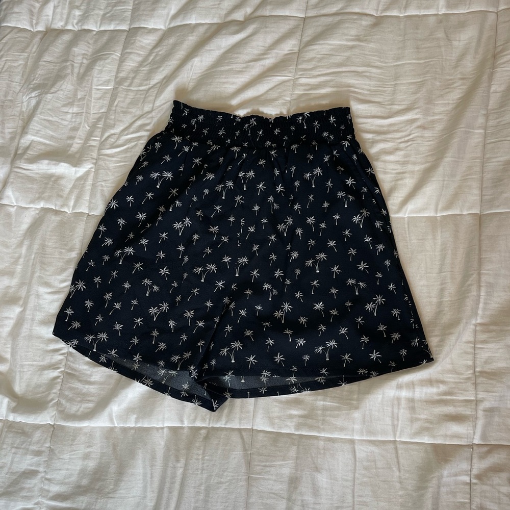 High waisted shorts, size small